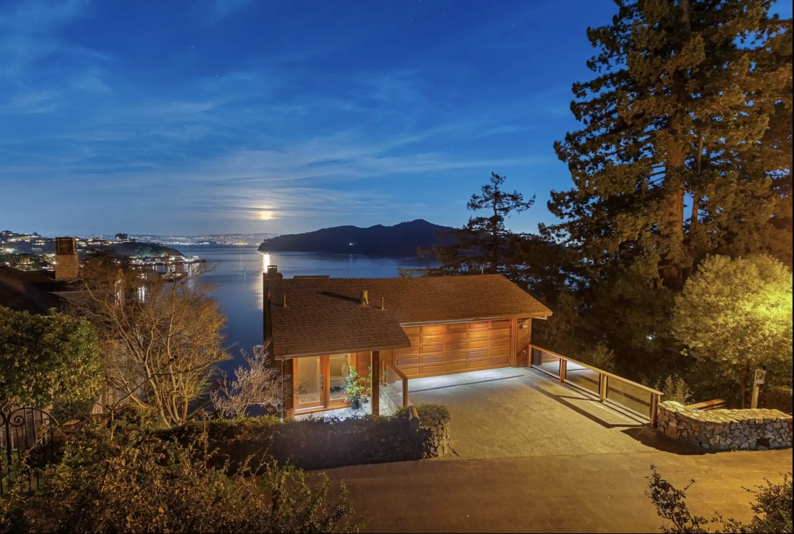 Picturesque Bay Views on Belvedere Island – image 13